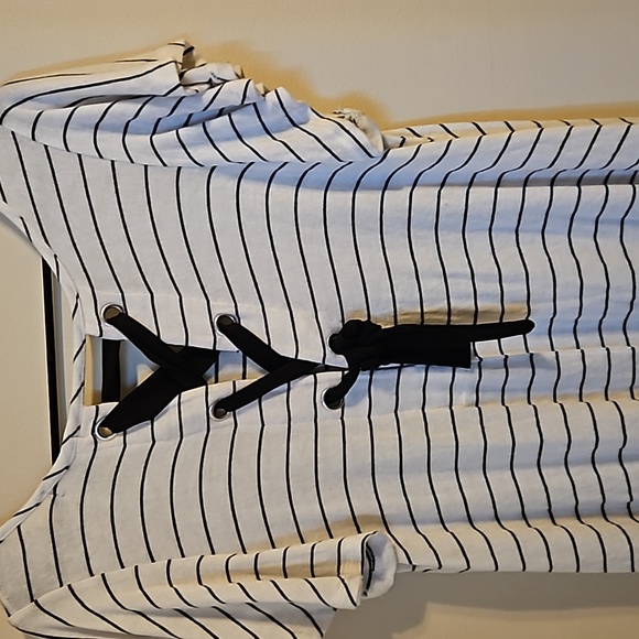 A.N.A black and white stripped short sleeve top. In EUC - Picture 4 of 4